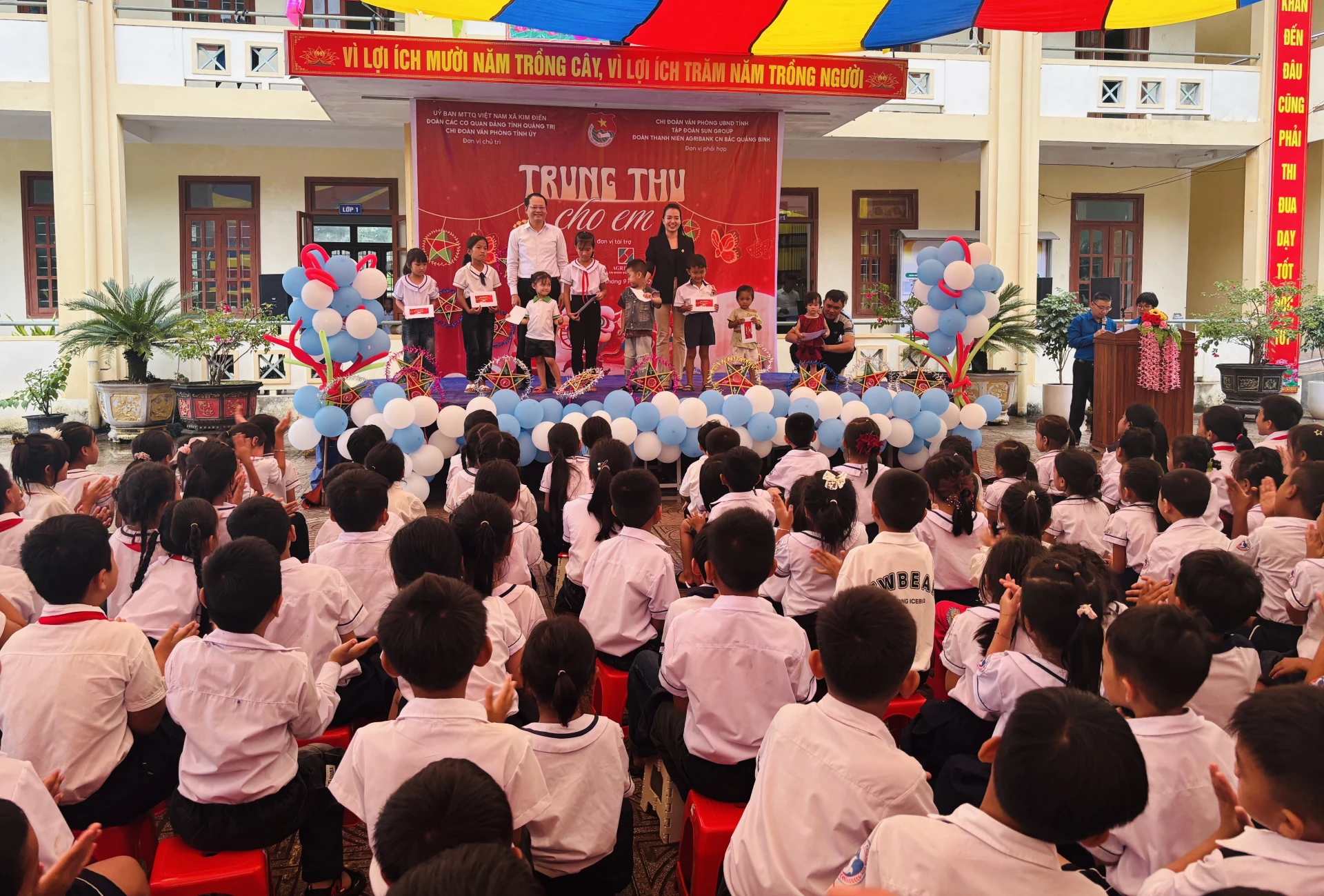 ការផ្តល់អាហារូបករណ៍ដល់សិស្សានុសិស្សក្នុងស្ថានភាពលំបាក - រូបថត៖ K.H