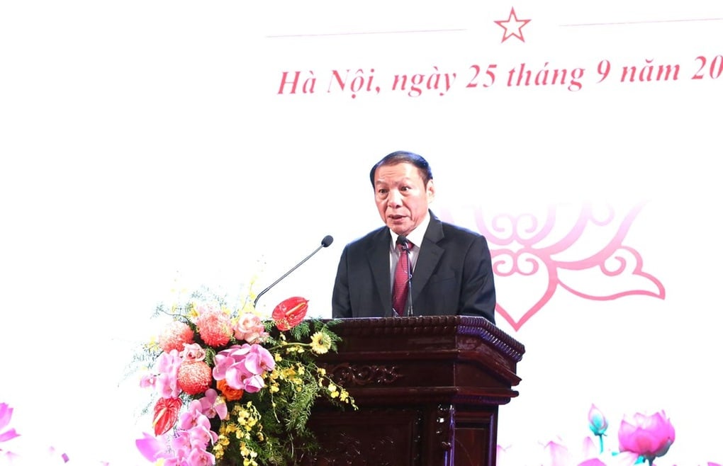 Huấn luyện viên Mai Đức Chung được trao tặng danh hiệu Anh hùng Lao động - 2