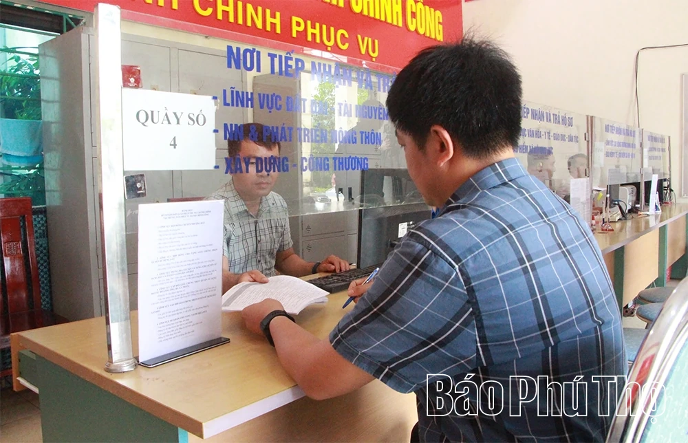 Enthusiastic patriotic emulation movements among workers, civil servants and laborers