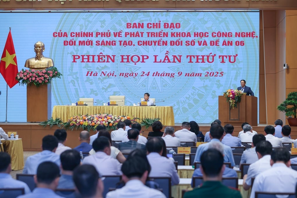 Thủ tướng: “Tranh thủ từng giờ, đưa chuyển đổi số vào mọi hoạt động” - 1