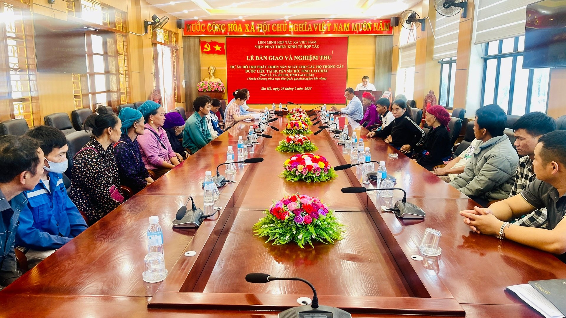 Quang cảnh hội nghị
