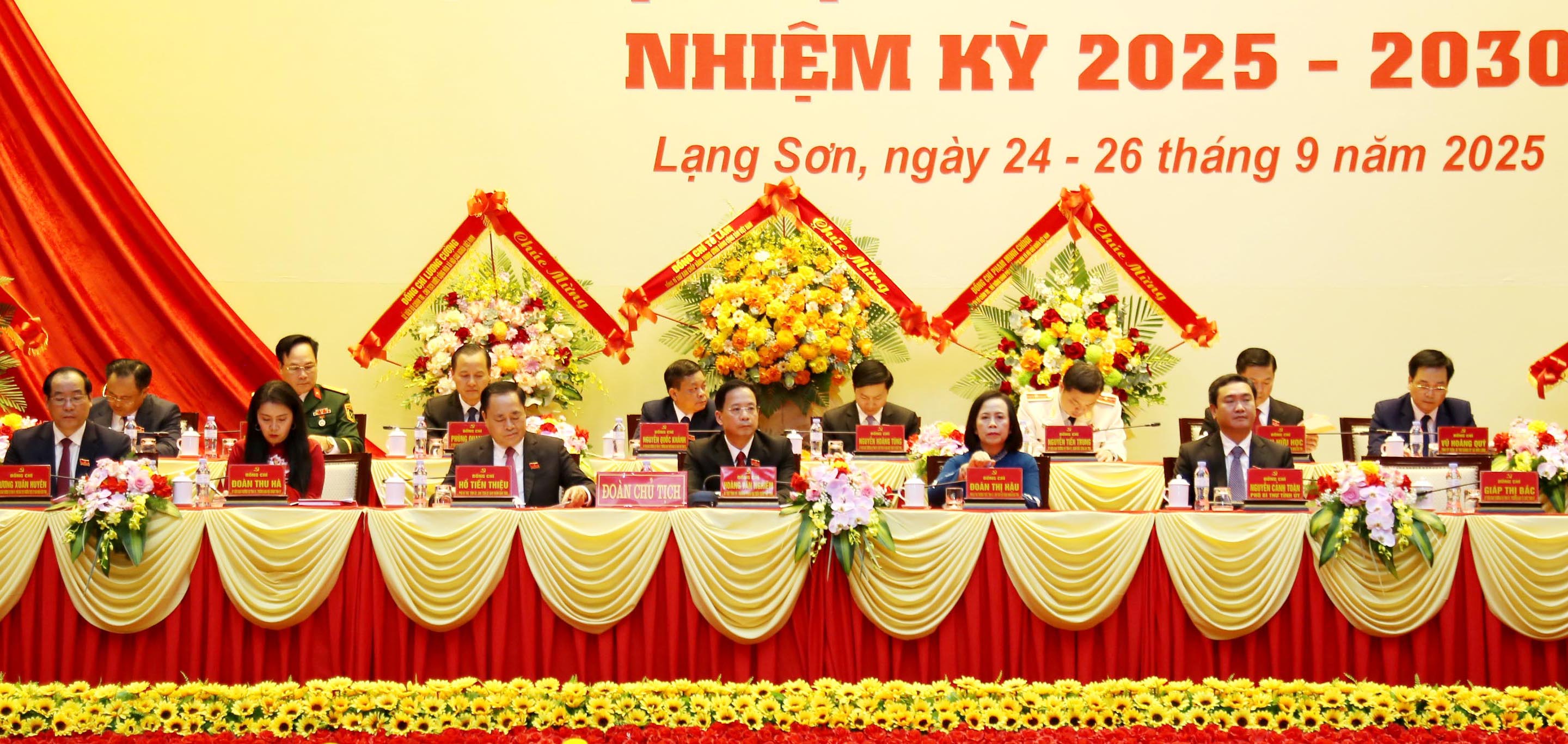 Đoàn Chủ tịch đại hội điều hành phiên trù bị