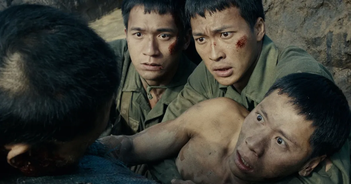 Sắp đạt 700 tỷ đồng, Mưa đỏ ấn định ngày rời rạp chiếu