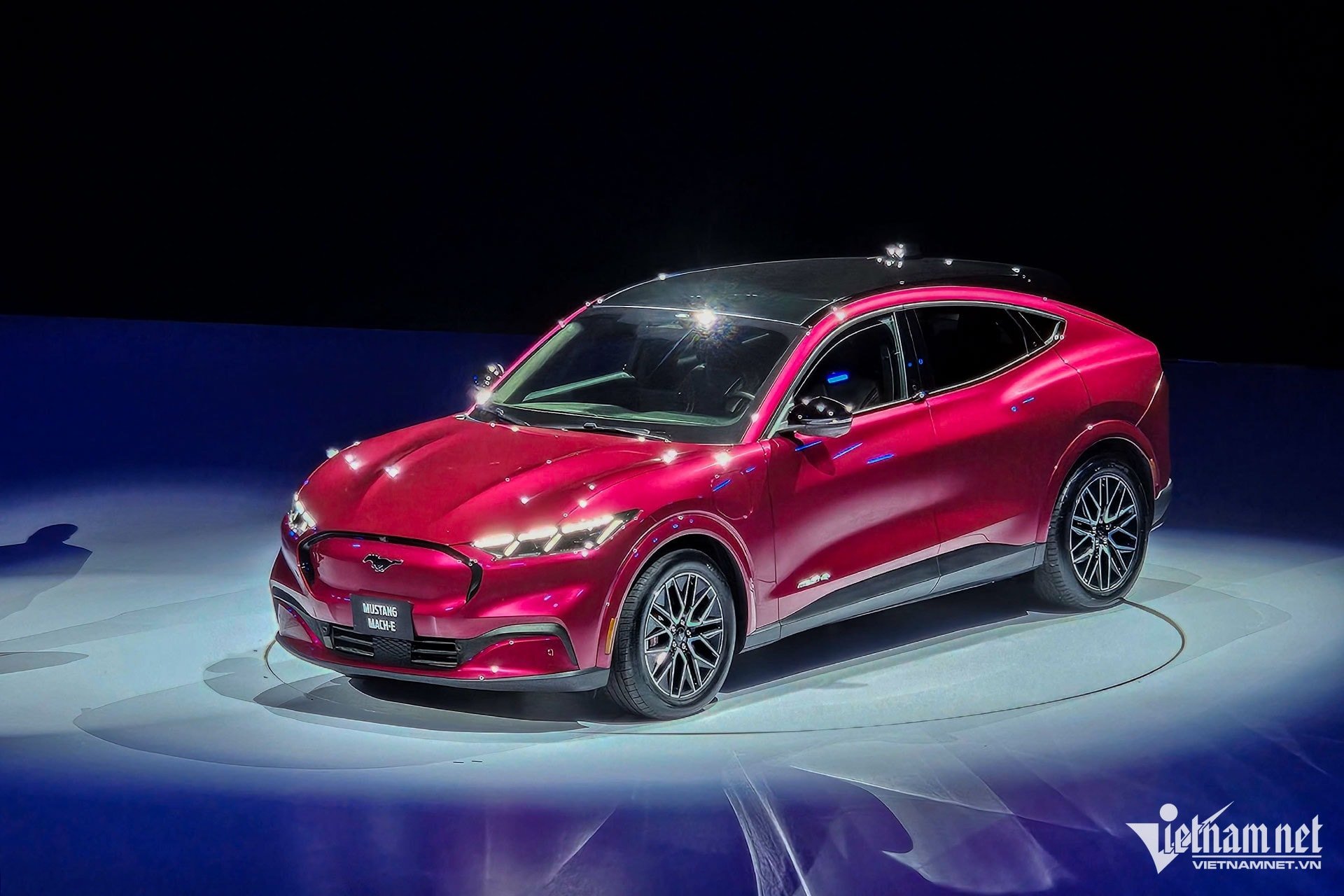 Mustang Mach-E ជា​រថយន្ត​អគ្គិសនី​ដំបូង​គេ​របស់​ក្រុមហ៊ុន Ford ដែល​លក់​ក្នុង​ប្រទេស​វៀតណាម។ រូបថត៖ ង៉ោ មិញ
