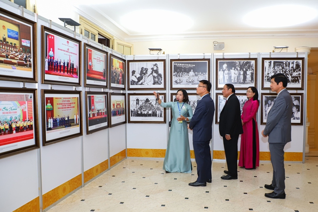 Triển lãm "Một số hình ảnh phong trào thi đua yêu nước và các gương điển hình tiên tiến của Bộ VHTTDL gia đoạn 2020 - 2025" - Ảnh 1.
