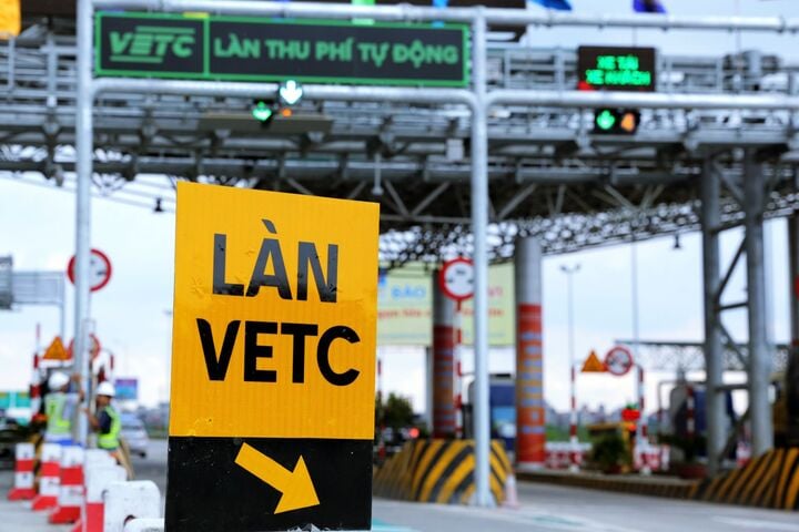 Việc kết nối tài khoản giao thông với phương tiện thanh toán không dùng tiền mặt diễn ra thuận lợi.