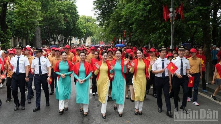 ndo_br_cung-viet-nam-tien-buoc-1-ty-buoc-chan-tien-vao-ky-nguyen-moi-la-mot-trong-nhung-hoat-dong-vietnam-airlines-trien-khai-nhan-dip-ky-niem-80-nam-dong-hanh-cung-dat-nuoc-8858.jpg