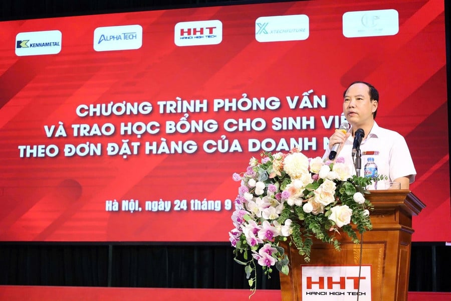 TS Lê Danh Quang – Phó Hiệu trưởng Nhà trường bày tỏ sự cảm ơn sâu sắc tới các doanh nghiệp đã tin tưởng, đồng hành cùng HHT trong đào tạo và giải quyết việc làm cho HSSV.