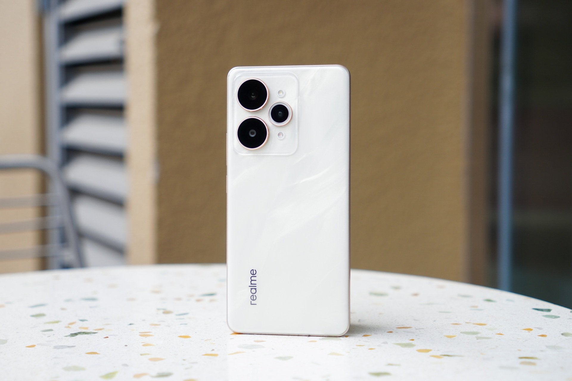 realme 15 Pro: Hiệu suất tốt, AI đa dạng nhưng thiết kế cần cải thiện - 1