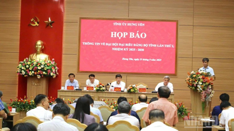 Quang cảnh buổi Họp báo.