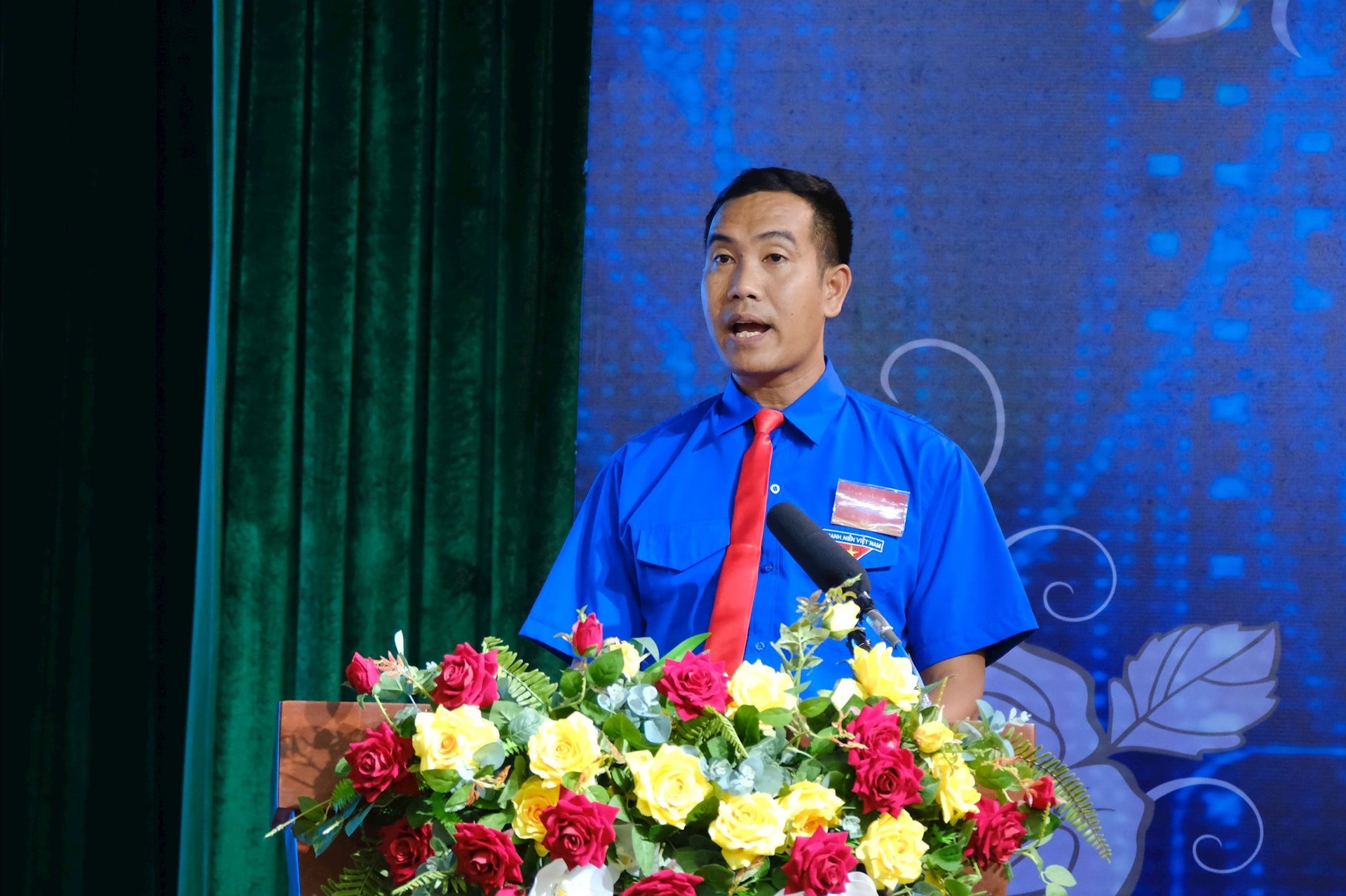 សមាជិក​សហភាព​យុវជន​សាខា​ទី​២​បាន​ថ្លែង​សុន្ទរកថា។