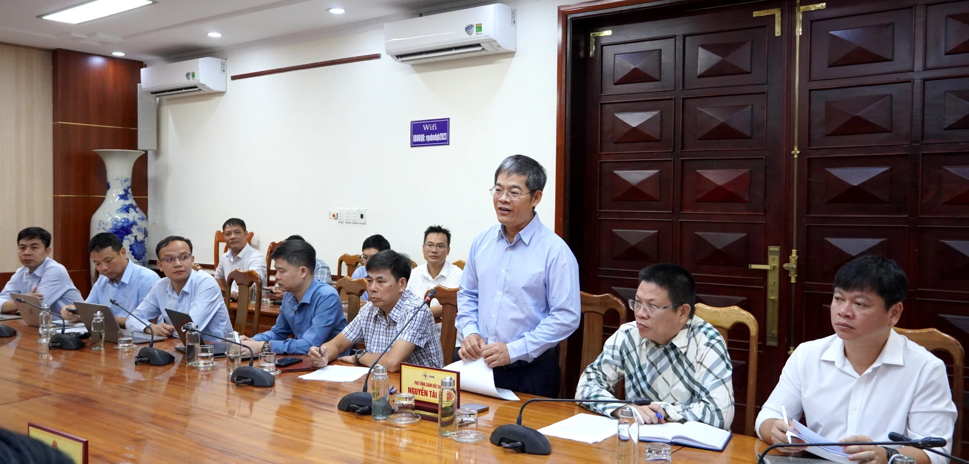 Đại diện Tập đoàn Điện lực Việt Nam phát biểu ý kiến. Ảnh: H.Tr.