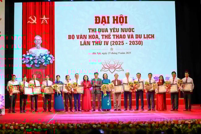 NSND Nguyễn Tiến Dũng – Người lan tỏa nghệ thuật múa rối trong đời sống đương đại - Ảnh 2.