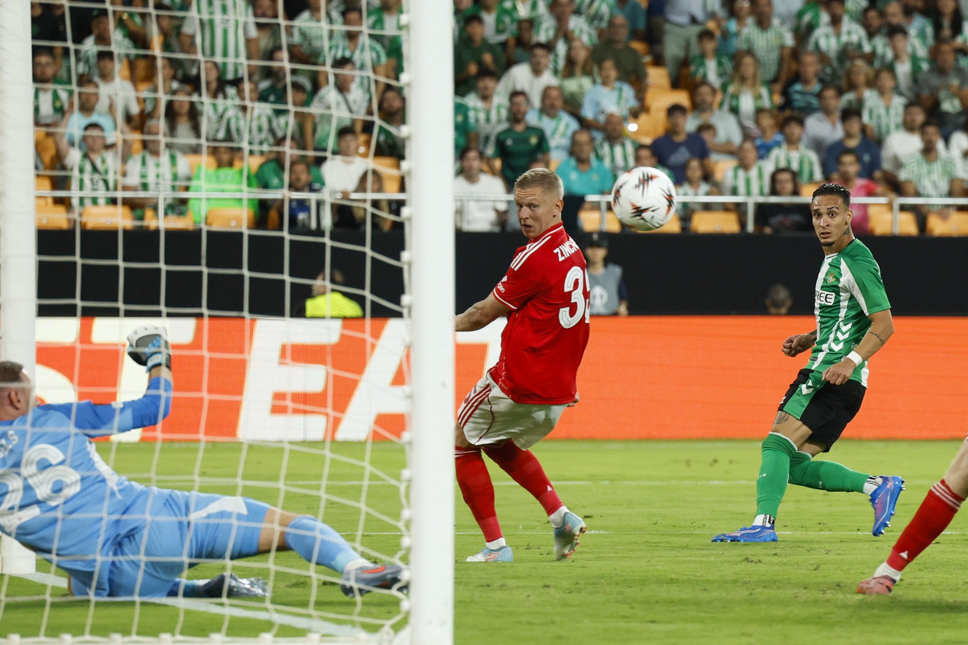 EFE - Antony Betis Nottingham 2 2.jpg