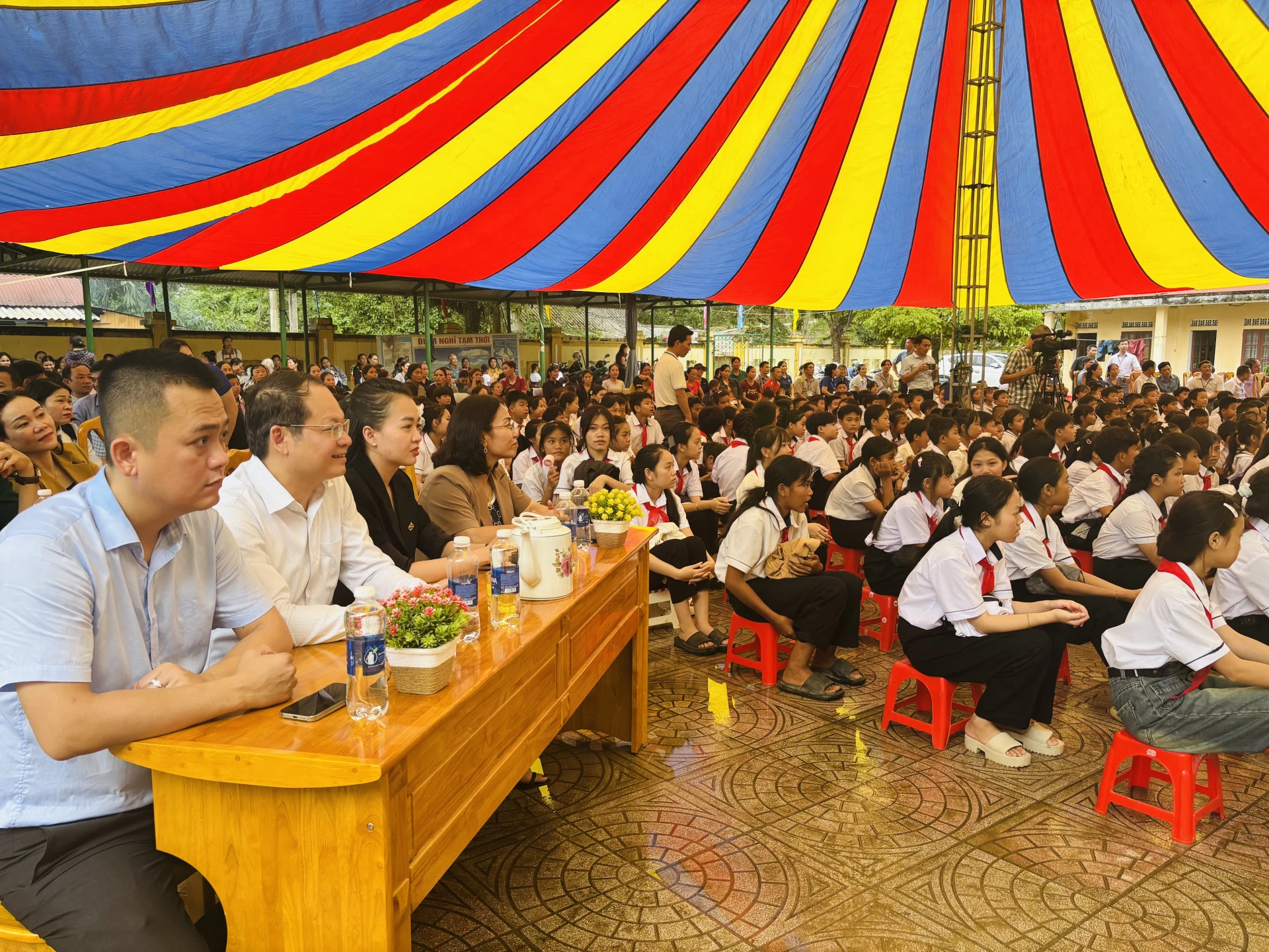ទិដ្ឋភាព​នៃ​កម្មវិធី​បុណ្យ​ពាក់​កណ្តាល​សរទរដូវ​សម្រាប់​កុមារ​នៅ​ឃុំ​គឹម​ឌៀន - រូបភាព៖ K.H