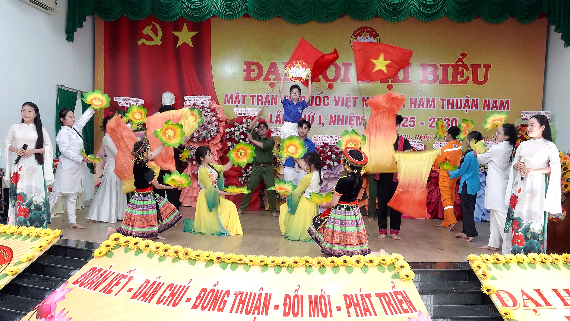 Văn nghệ chào mừng