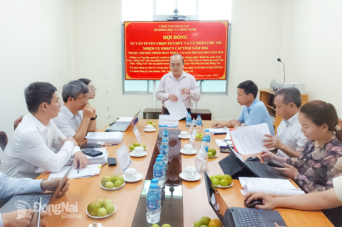 អនុប្រធានមន្ទីរវិទ្យាសាស្ត្រ និងបច្ចេកវិទ្យាខេត្ត Dong Nai លោក Vo Hoang Khai ថ្លែងក្នុងកិច្ចប្រជុំ។ រូបថត៖ ផាម សែន 