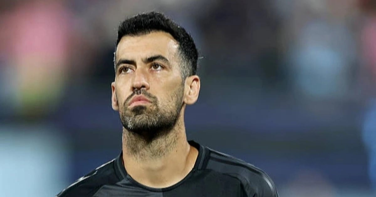 値下げ交渉可！ スペイン代表 ブスケッツ（M） busquets YSDYKYZOAROAPI3CW7XUZYGHYY.jpg