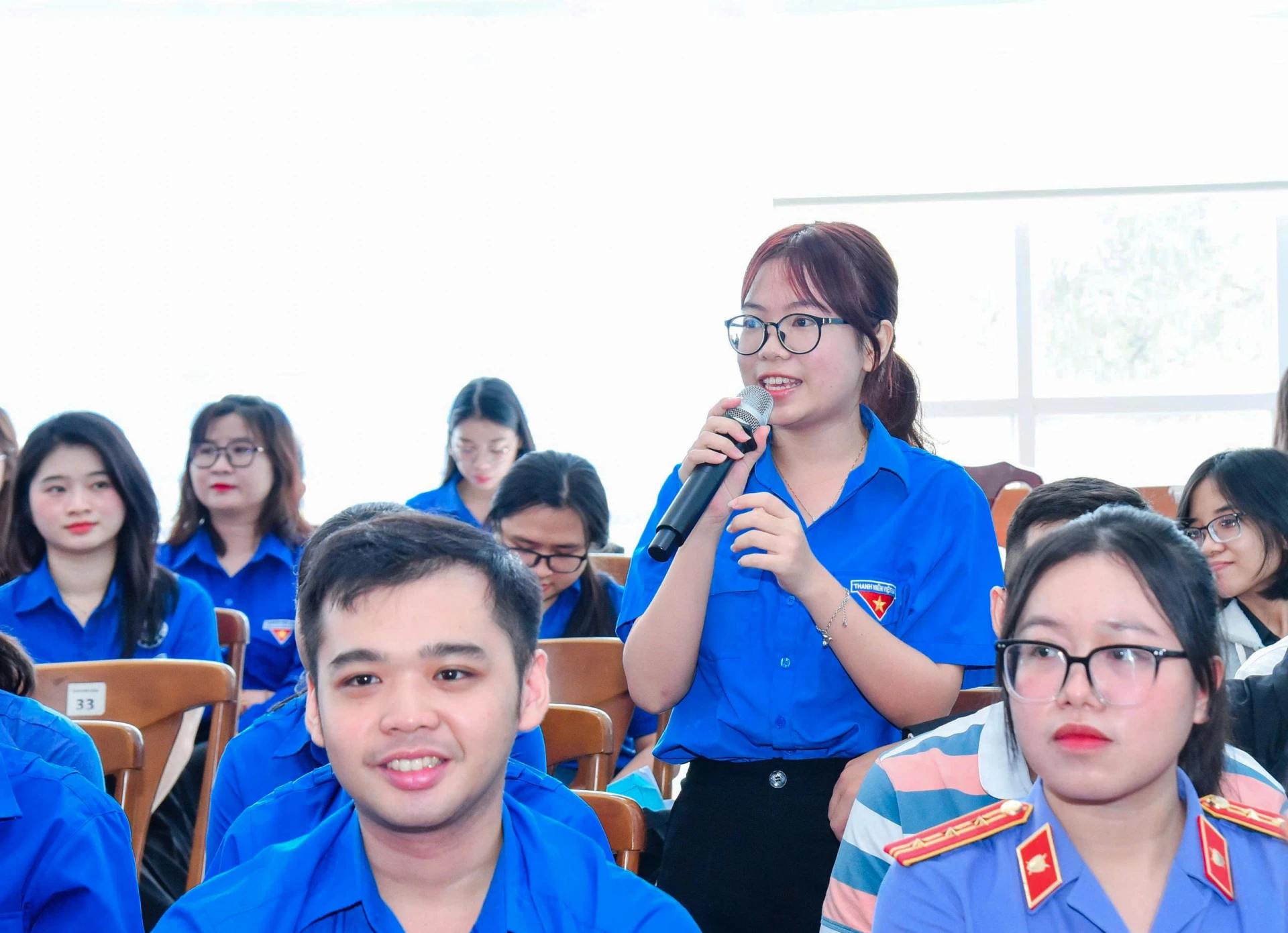 សមាជិក​សហជីព​យុវជន​បាន​ចូល​រួម​ក្នុង​សំណួរ​និង​ចម្លើយ​ទាក់​ទង​នឹង​ការ​កាត់​ទោស​ចំអក។
