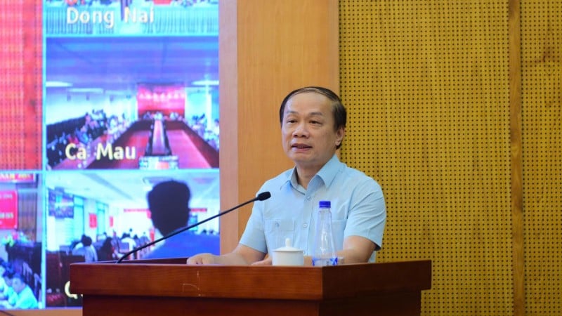 Comrade Pham Tat Thang spoke at the conference.