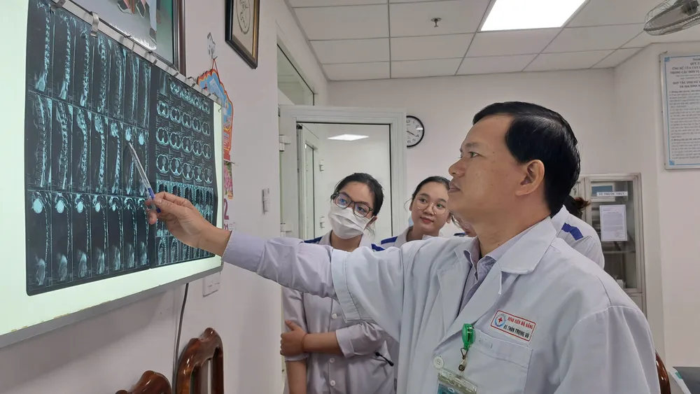 ដុំសាច់ណឺរ៉ូស៊ីស្ទីក គឺជាប្រភេទណឺរ៉ូស៊ីស្ទីកទូទៅបំផុតនៅក្នុងប្រព័ន្ធផ្សព្វផ្សាយផ្នែកខាងក្រោយ ដែលមានចំនួនជាង 75% នៃណឺរ៉ូស៊ីស្ទីកនៅក្នុងទីតាំងនេះ។