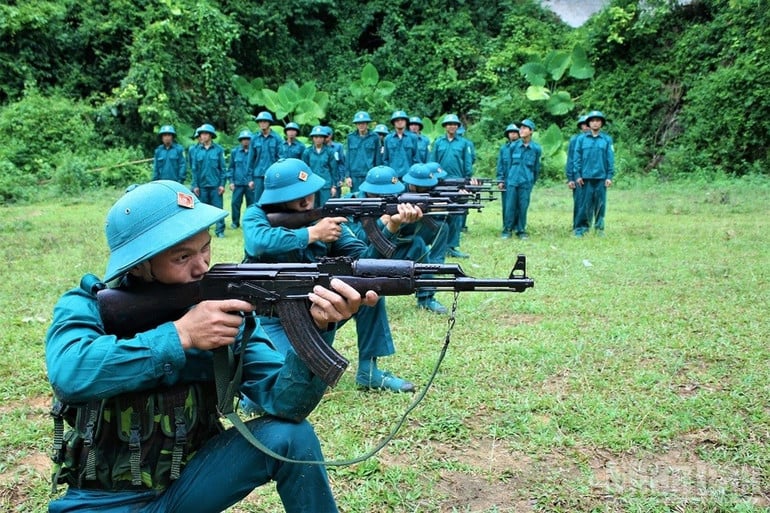 ndo_br_huan-luyen-ban-sung-tieu-lien-ak-bai-1-cho-luc-luong-dan-quan-xa-bao-dap-huyen-tran-yen-nam-2024.jpg