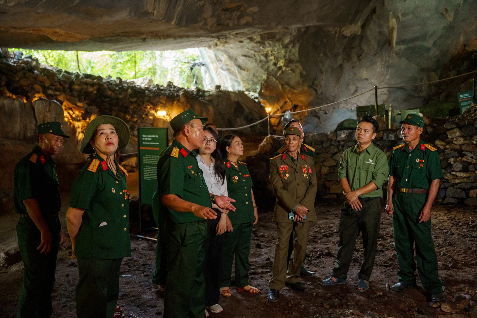 Veterans visit Commander Cave - Photo: C.N