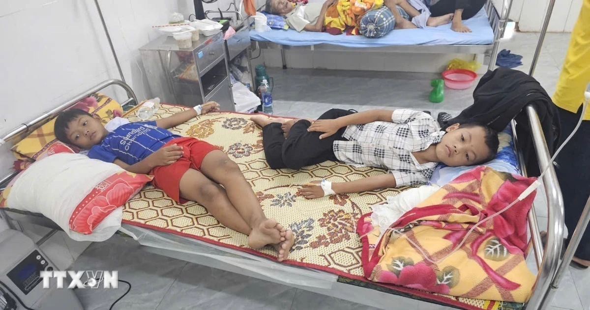 Quảng Trị: Nhiều học sinh nhập viện sau bữa ăn sáng tại trường