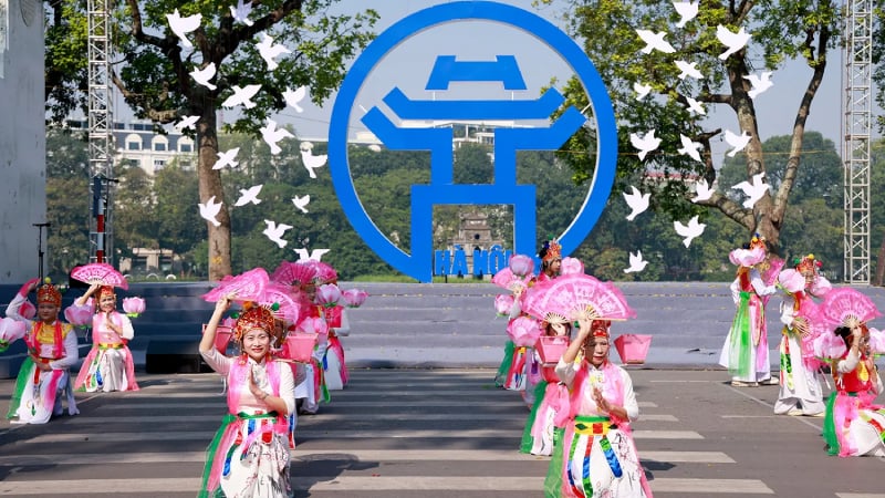 chuan-bi-chu-dao-to-chuc-ngay-van-hoa-the-gioi-tai-ha-noi-lan-thu-nhat1758851371.jpg