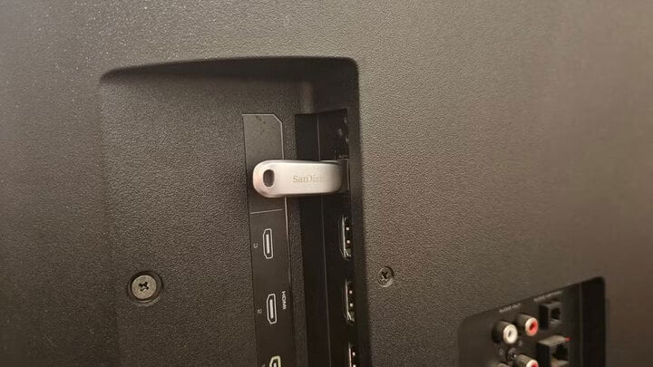 Smart TV thường có một hoặc nhiều cổng USB.