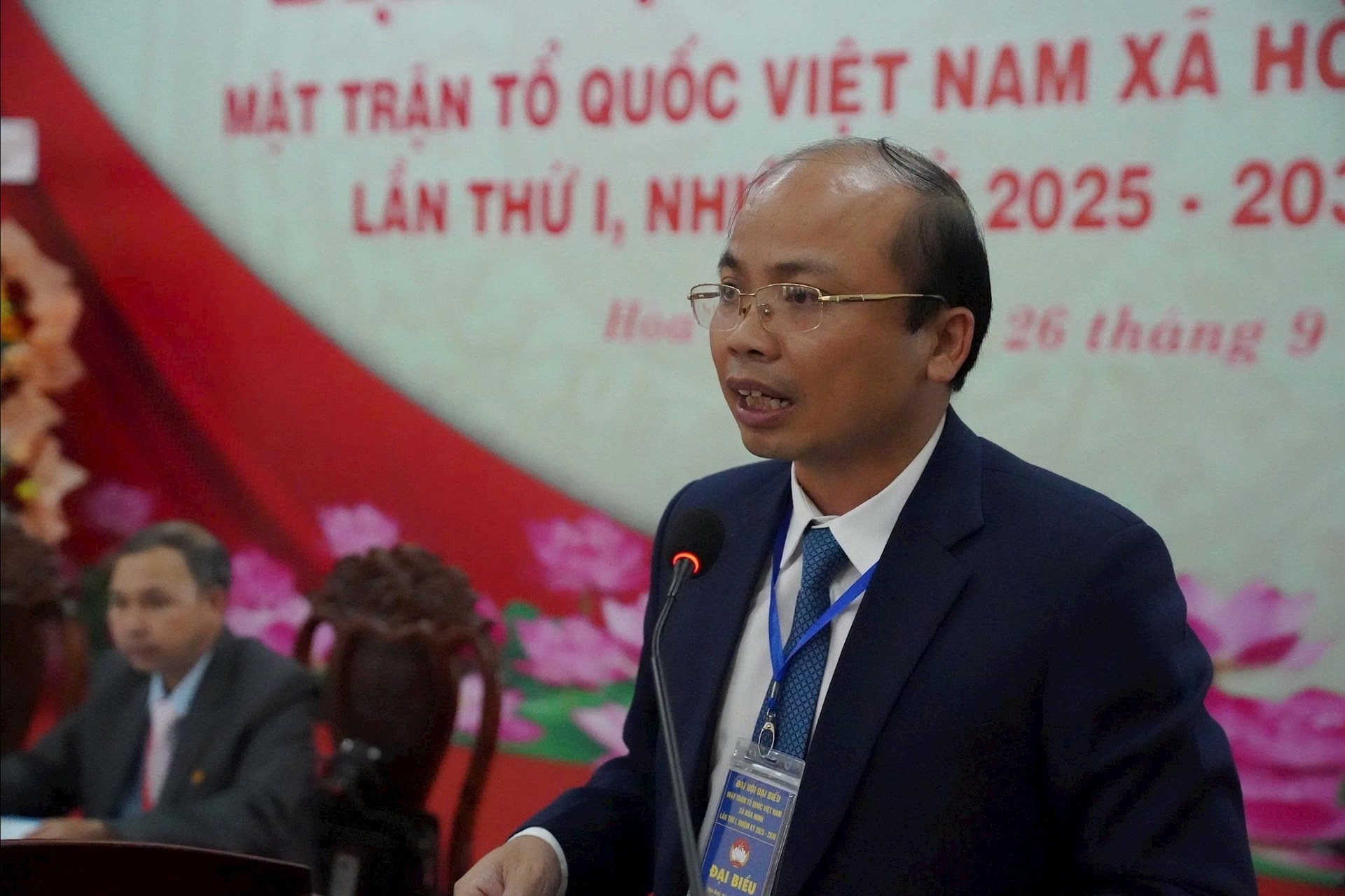 Bí thư Đảng ủy xã Hòa Ninh Trần Đức Công phát biểu tại Đại hội