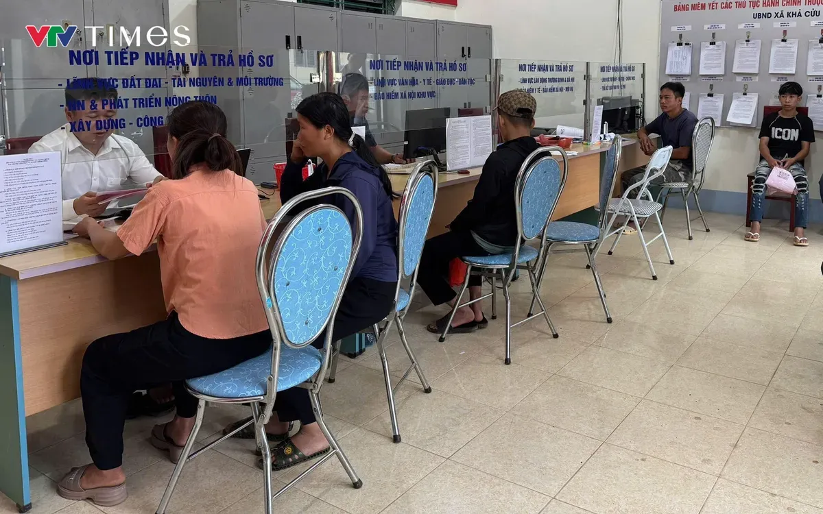 Người dân làm thủ tục tại Trung tâm hành chính công xã Khả Cửu (Phú Thọ). (Ảnh minh họa)