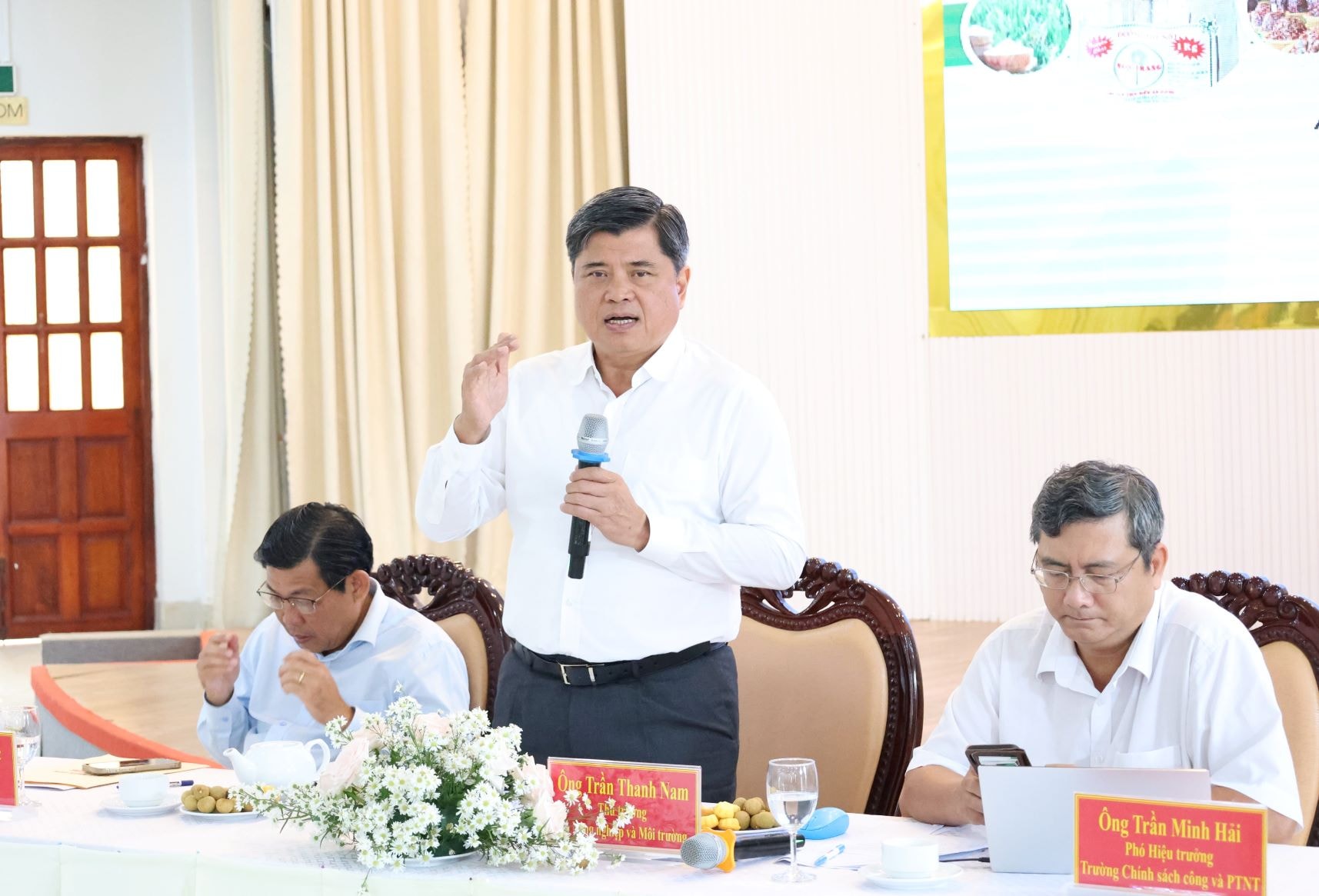អភិបាលក្រុង ណាំ