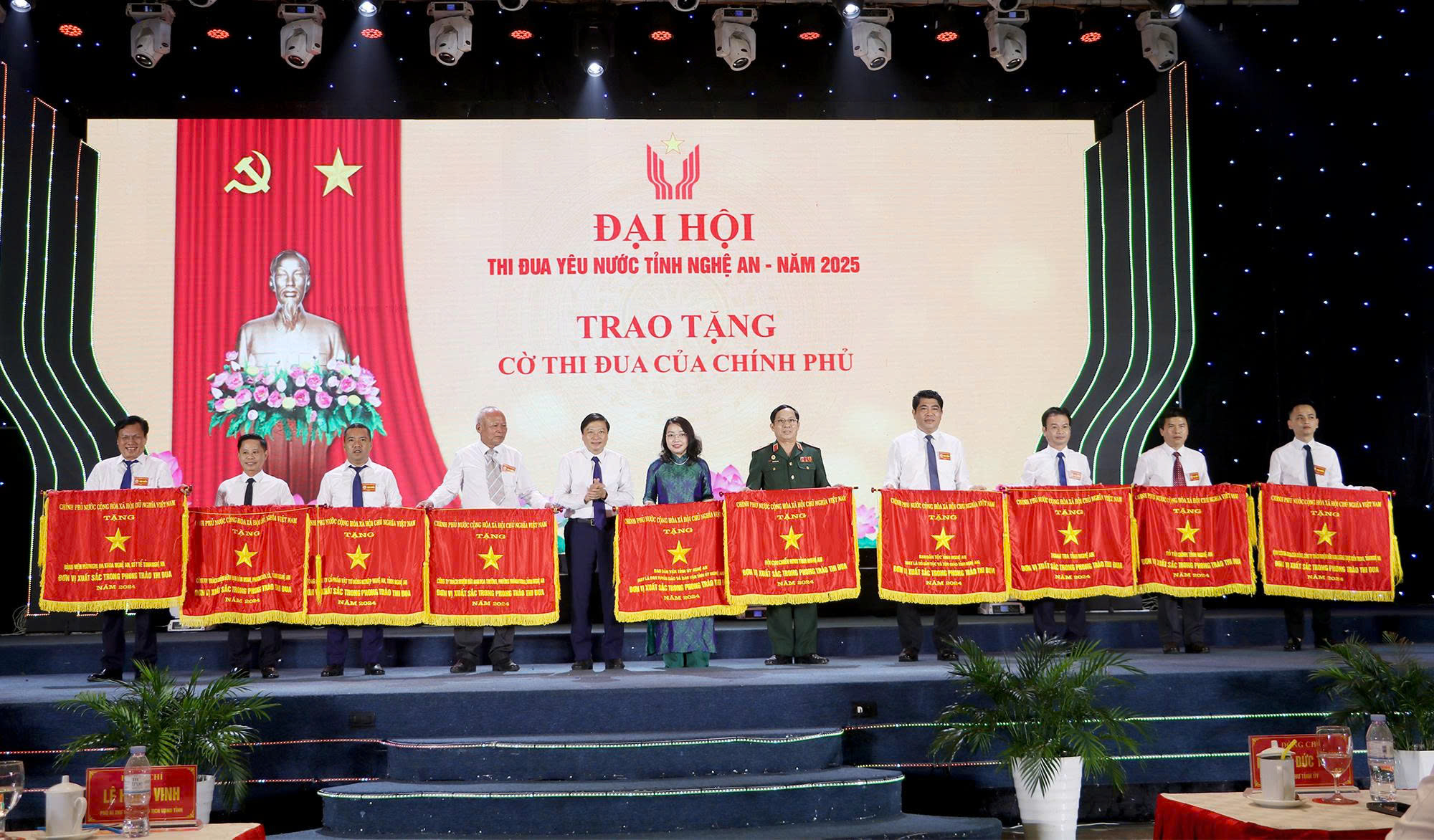 អង់គ្លេស៖ ព័ត៌មាន