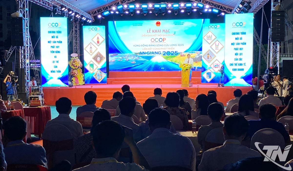 វេទិកាតភ្ជាប់ផលិតផល OCOP នៅតំបន់ដីសណ្ដទន្លេមេគង្គឆ្នាំ ២០២៥ ក្រោមប្រធានបទ “តភ្ជាប់ការអភិវឌ្ឍន៍ទៅវិញទៅមក - An Giang 2025”។