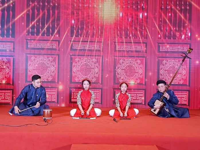 Ca trù vẫn bền bỉ lan tỏa- Ảnh 1.