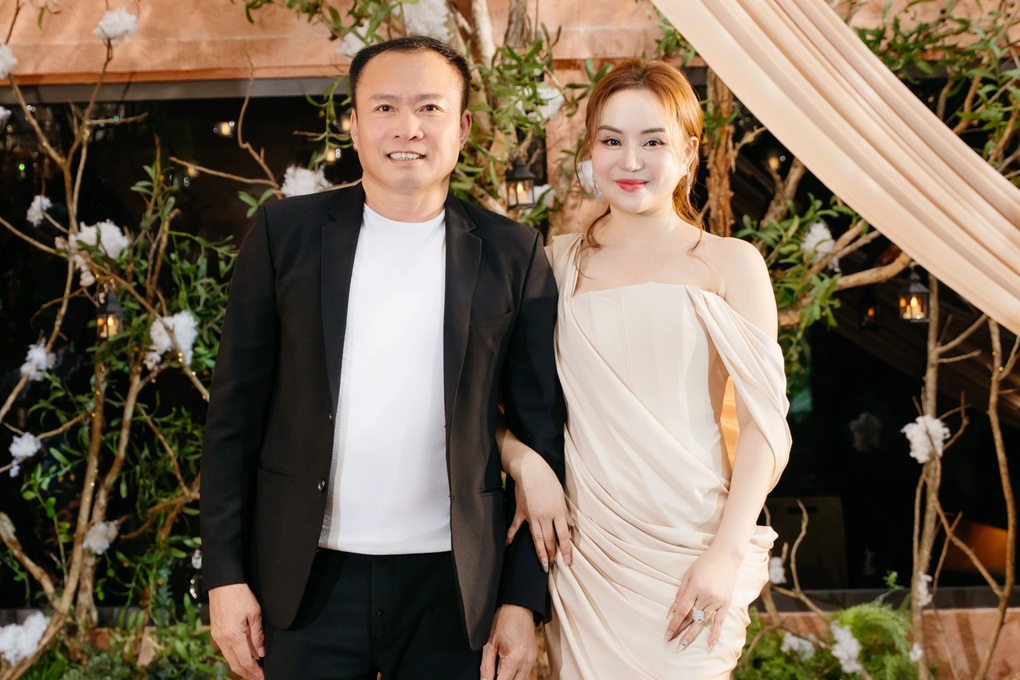 Ca sĩ Vy Oanh trở lại với âm nhạc, được chồng doanh nhân hỗ trợ - 2