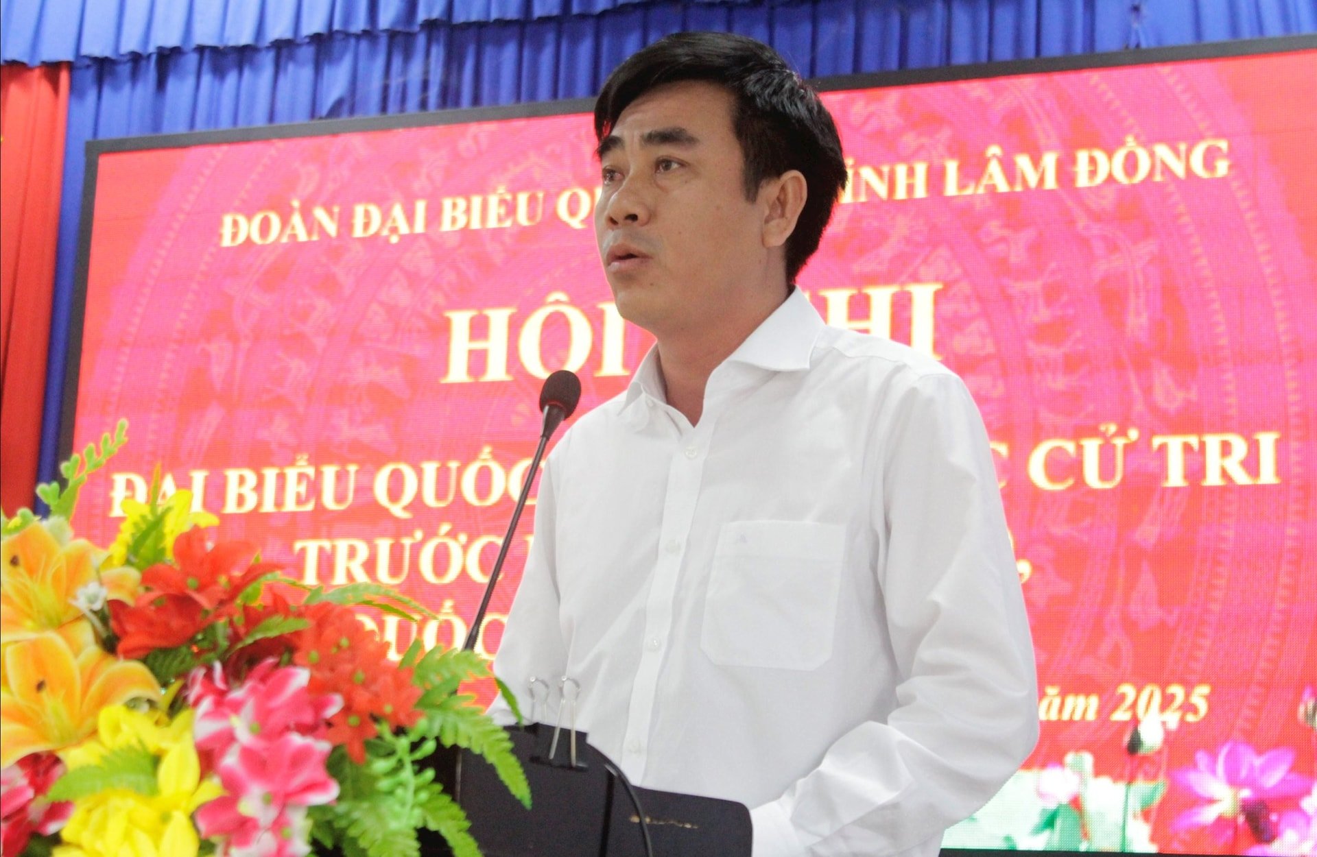 Đại diện lãnh đạo Sở Nông nghiệp và Môi trường trả lời ý kiến cử tri
