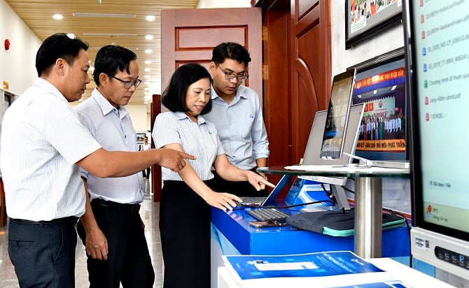 Tỉnh Cà Mau đã ký kết các thỏa thuận hợp tác chiến lược với những tập đoàn công nghệ lớn như VNPT và Viettel trong giai đoạn 2025 - 2030, để hỗ trợ doanh nghiệp ứng dụng công nghệ vào sản xuất, kinh doanh.