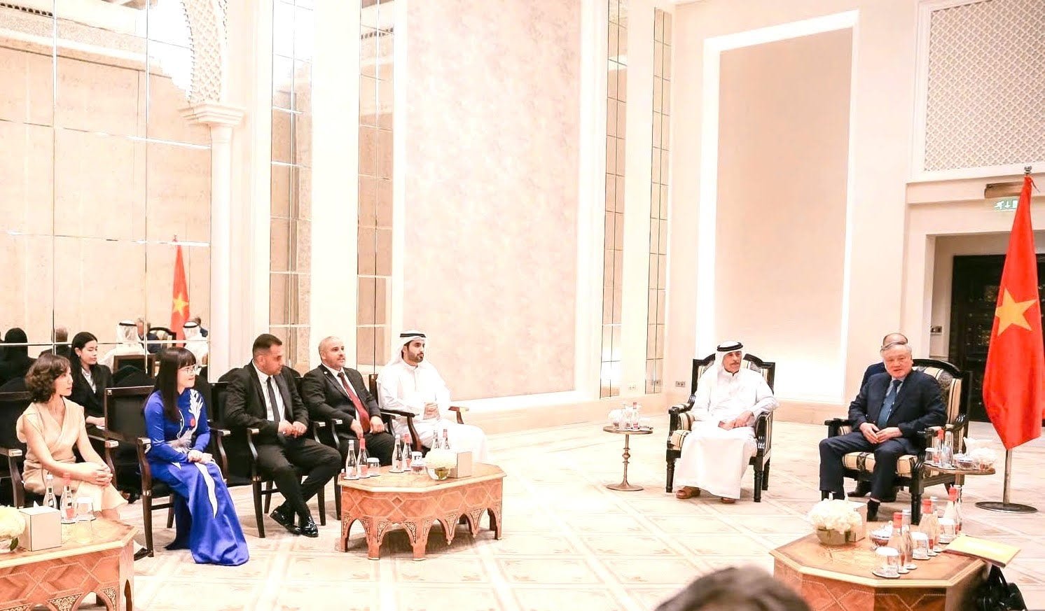 Emaar PropertiesのCEOであるAhmad Thani Al Matrooshi氏と、TEGA GroupおよびFREEHANDのCEOであるBassam Tabajah氏。