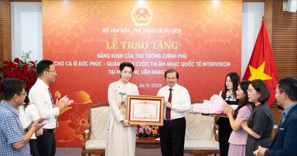 Ca sĩ Đức Phúc – Quán quân Intervision 2025 nhận Bằng khen của Thủ tướng Chính phủ