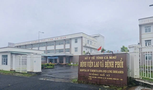 Cà Mau: Bệnh viện thiếu tiền trả lương, nợ tiền thuốc - Ảnh 1.