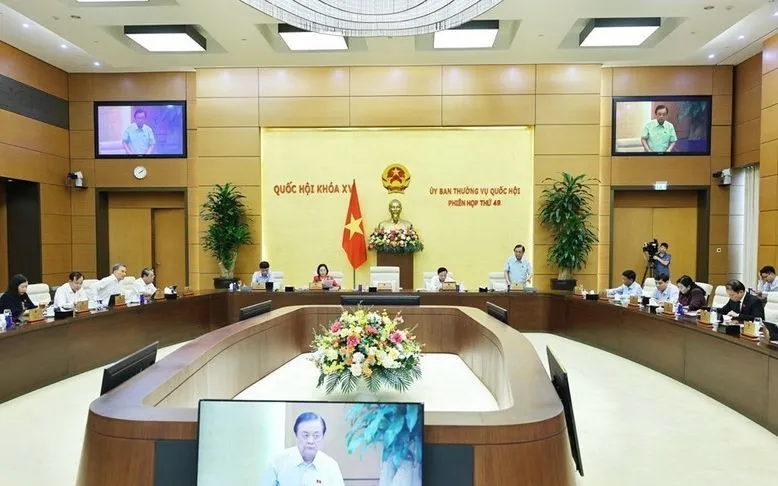 Phó Chủ tịch Quốc hội Lê Minh Hoan điều hành nội dung phiên họp. (Ảnh: TTXVN)