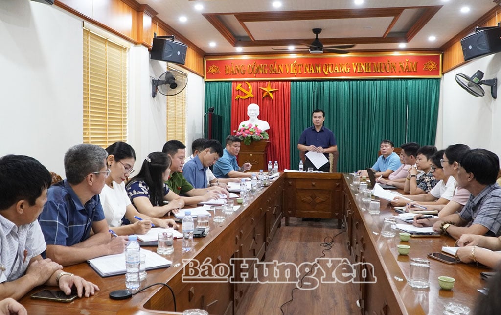 Đồng chí Nguyễn Đức Đoàn, Chủ tịch UBND xã Việt Tiến trả lời kiến nghị của người dân xung quanh việc di dời chùa Hưng Khánh tại buổi đối thoại giữa UBND xã với người dân diễn ra sáng ngày 15/9/2025.