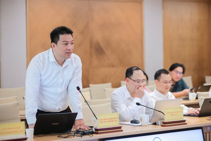 Ông Hồ Đức Thắng, Viện trưởng Viện Công nghệ số và Chuyển đổi số Quốc gia, Bộ KH&CN chia sẻ tại buổi họp báo. (Ảnh: Bộ KH&CN)