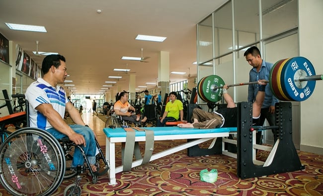 Lê Văn Công: Biểu tượng nghị lực và niềm tự hào tại Đại hội thi đua yêu nước - Ảnh 2.