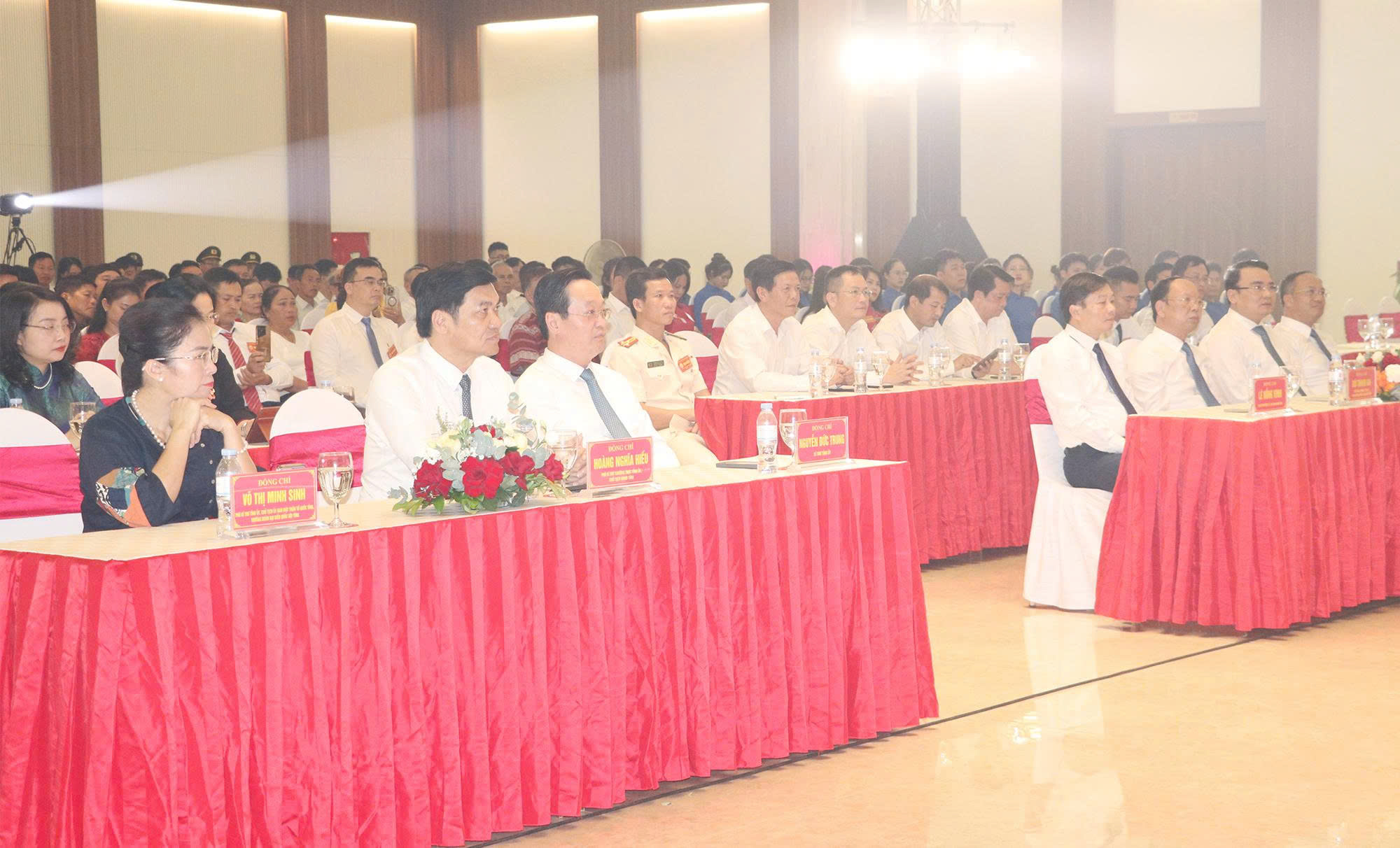 អង់គ្លេស៖ ព័ត៌មាន