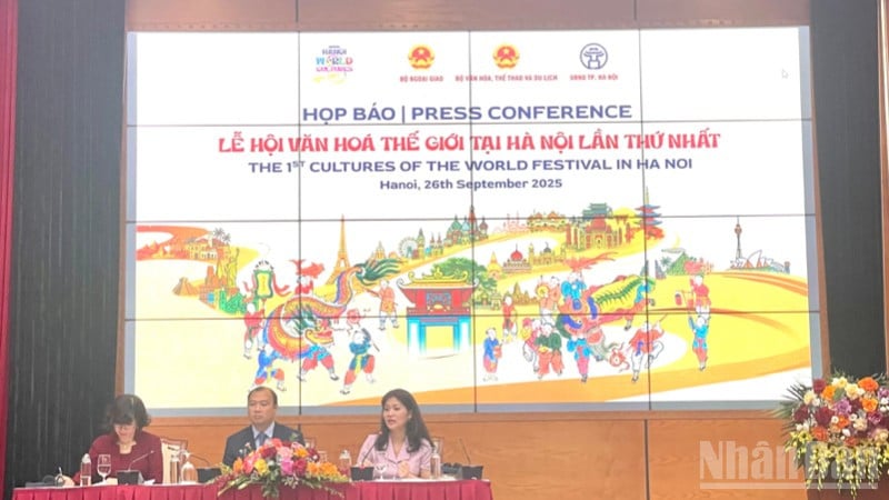 Scene of the press conference on the first 