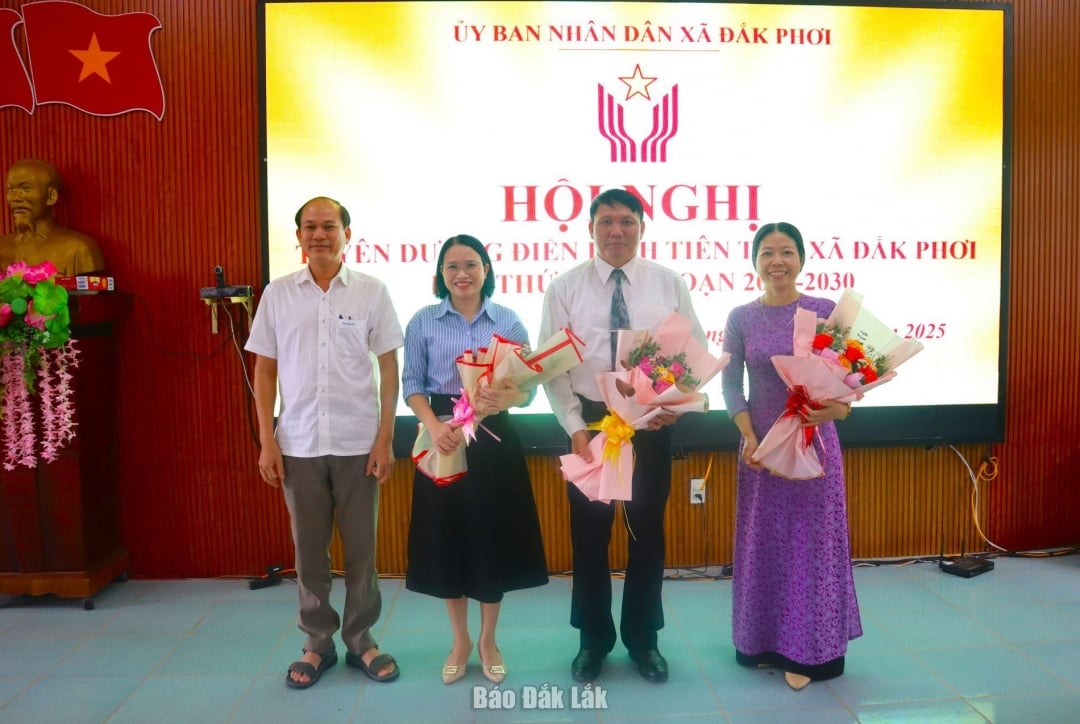 គណៈប្រតិភូជាផ្លូវការនៃឃុំ Dak Phoi ដើម្បីចូលរួមមហាសន្និបាតអ្នកស្នេហាជាតិខេត្ត Dak Lak លើកទី 1 ឆ្នាំ 2025 ត្រូវបានណែនាំ។