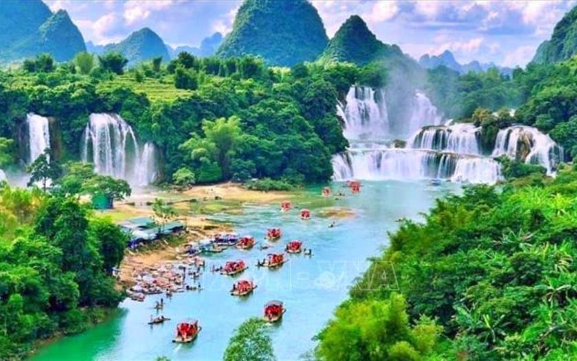 Thác Bản Giốc là một điểm di sản quan trọng nằm trong khu vực Công viên địa chất toàn cầu Non nước Cao Bằng. Nơi đây thu hút du khách bởi vẻ đẹp thiên nhiên kỳ vĩ và các giá trị địa chất, văn hóa đặc sắc của tỉnh Cao Bằng.